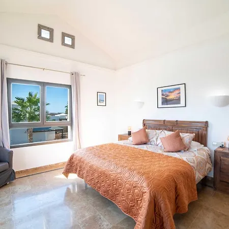 Villa Irlanda: Beachside Retreat With Private Pool *