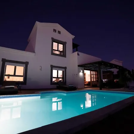 Irlanda: Beachside Retreat With Private Pool Villa Playa Blanca (Lanzarote)
