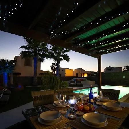 Villa Irlanda: Beachside Retreat With Private Pool *