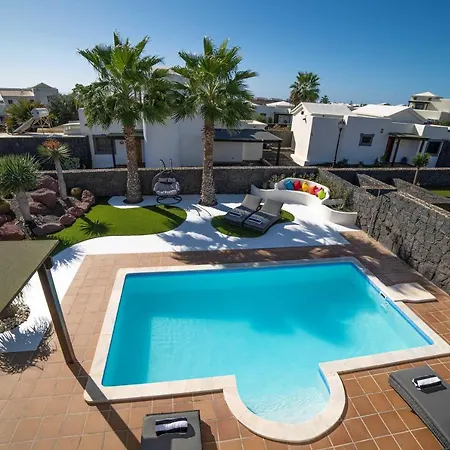 Villa Irlanda: Beachside Retreat With Private Pool *