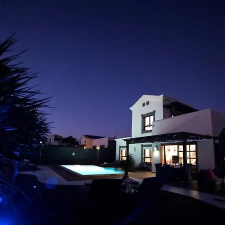 Villa Irlanda: Beachside Retreat With Private Pool Playa Blanca (Lanzarote)