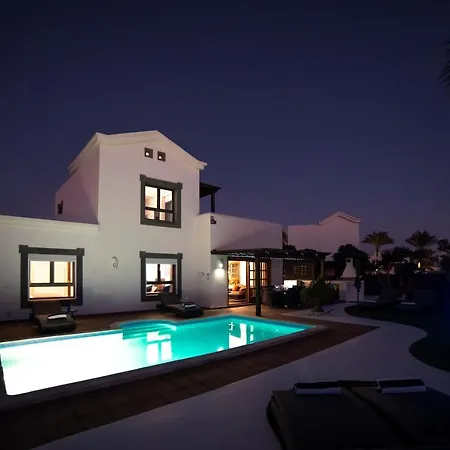 Villa Irlanda: Beachside Retreat With Private Pool Playa Blanca (Lanzarote)