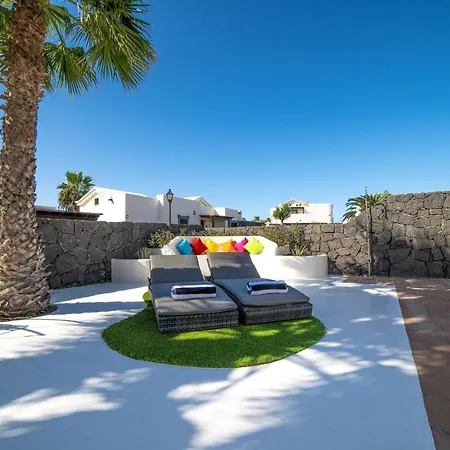 Villa Irlanda: Beachside Retreat With Private Pool Playa Blanca (Lanzarote)