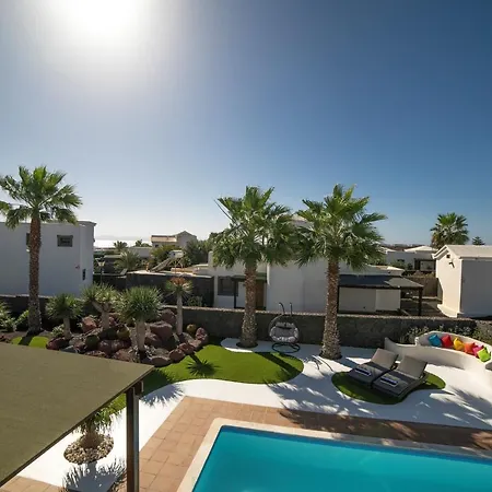 Villa Irlanda: Beachside Retreat With Private Pool