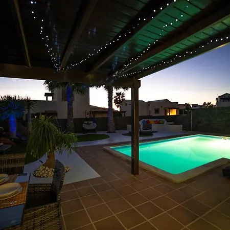 Villa Irlanda: Beachside Retreat With Private Pool