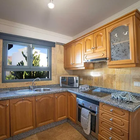 Villa Irlanda: Beachside Retreat With Private Pool