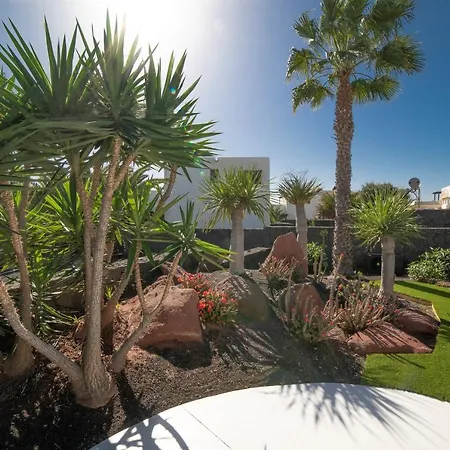 Villa Irlanda: Beachside Retreat With Private Pool Playa Blanca (Lanzarote)