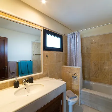 Irlanda: Beachside Retreat With Private Pool